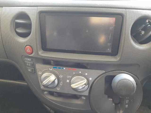 TOYOTA SIENTA 2012