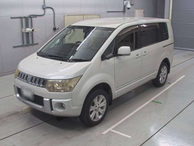 MITSUBISHI DELICA D5 2012