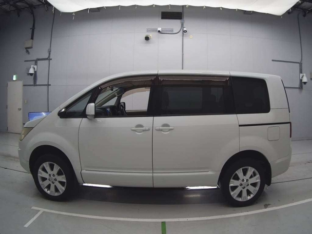 MITSUBISHI DELICA D5 2012