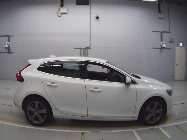VOLVO V40 2013