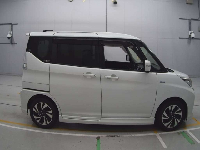 MITSUBISHI DELICA D2 2016
