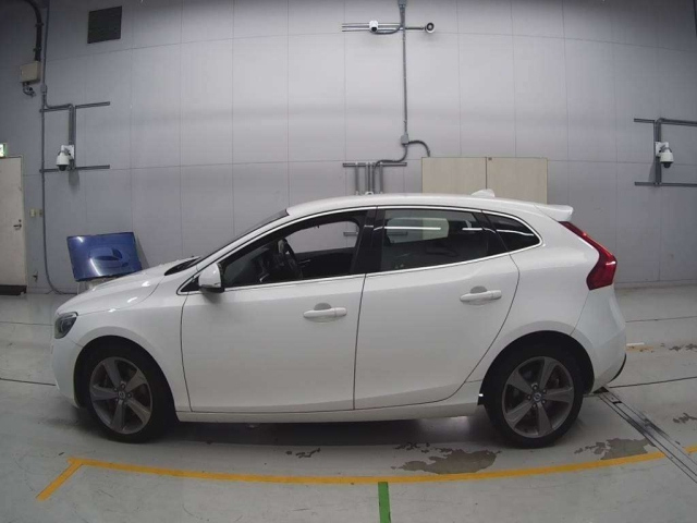 VOLVO V40 2013