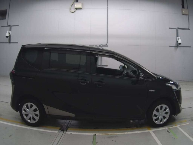 TOYOTA SIENTA 2017