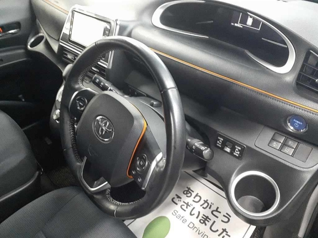 TOYOTA SIENTA 2017