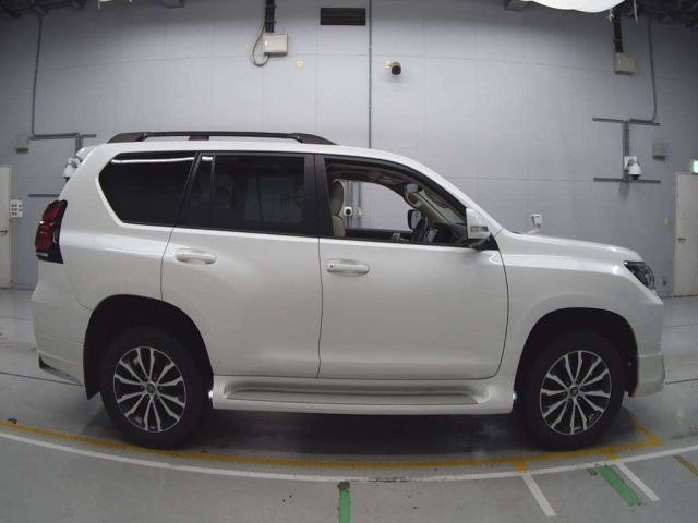 TOYOTA LAND CRUISER PRADO 2021