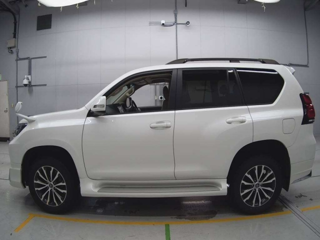 TOYOTA LAND CRUISER PRADO 2021