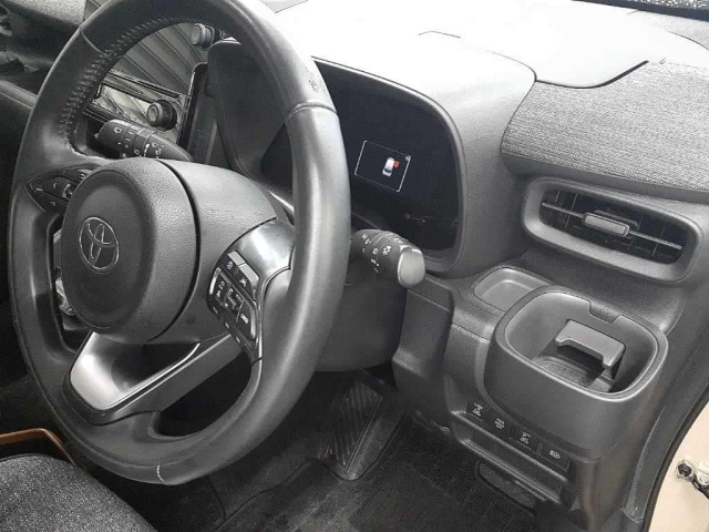 TOYOTA SIENTA 2023