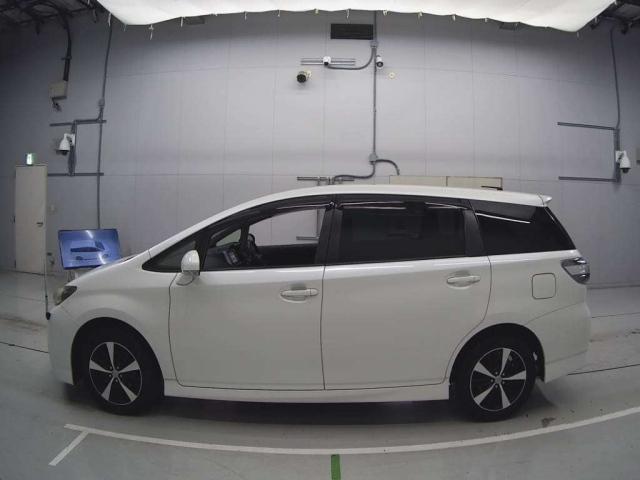 TOYOTA WISH 2012