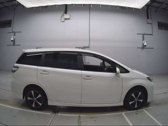 TOYOTA WISH 2012