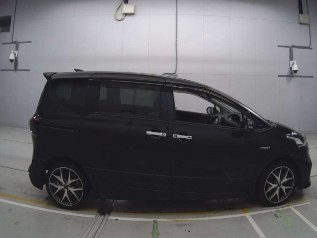 TOYOTA SIENTA 2015