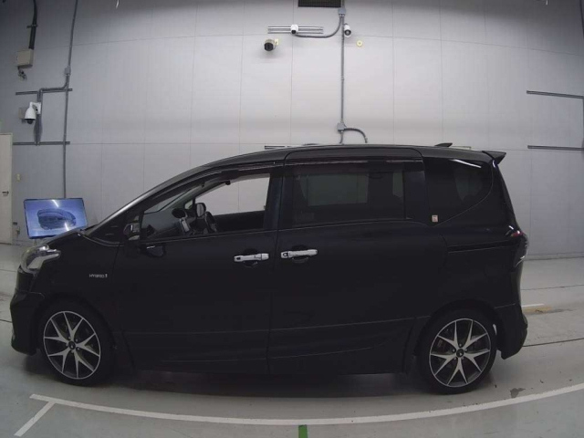 TOYOTA SIENTA 2015
