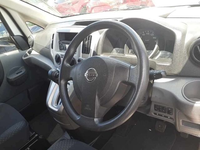 NISSAN NV200 2020