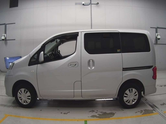 NISSAN NV200 2020