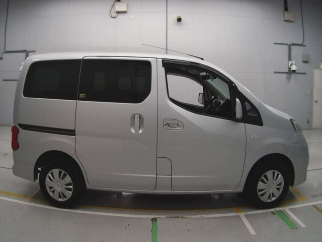 NISSAN NV200 2020