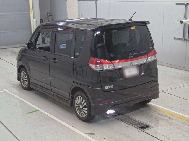 MITSUBISHI DELICA D2 2012