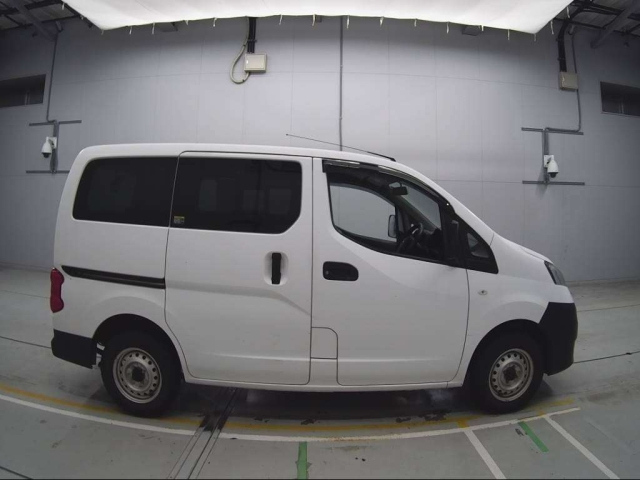 NISSAN NV200 2019