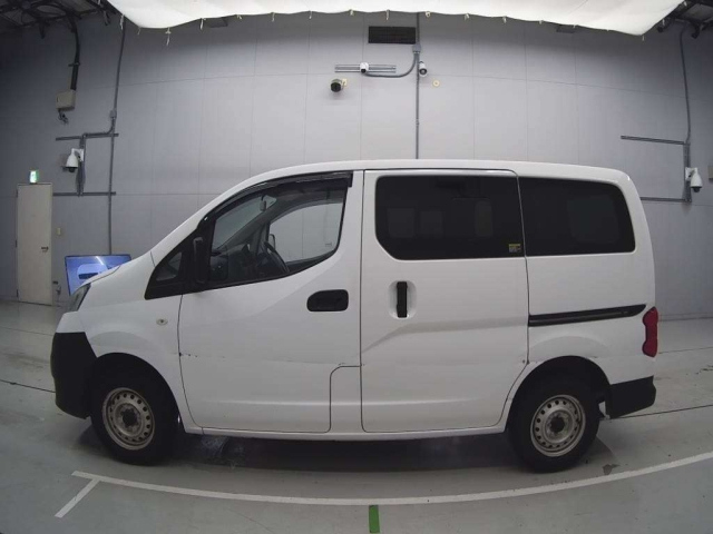 NISSAN NV200 2019