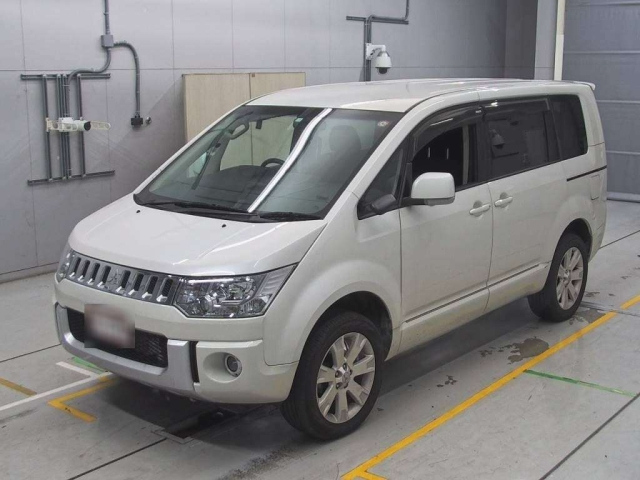 MITSUBISHI DELICA D5 2013