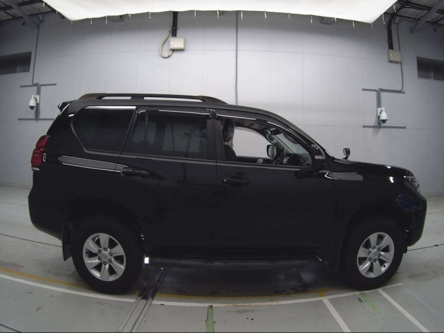 TOYOTA LAND CRUISER PRADO 2018