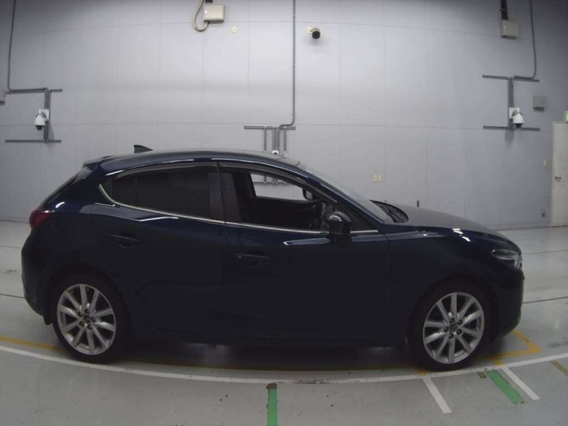 MAZDA AXELA 2016