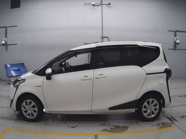 TOYOTA SIENTA 2017