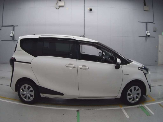 TOYOTA SIENTA 2017