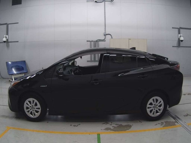 TOYOTA PRIUS 2017