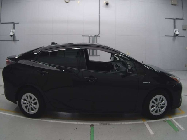 TOYOTA PRIUS 2017