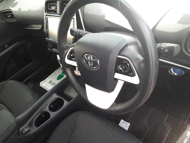 TOYOTA PRIUS 2017