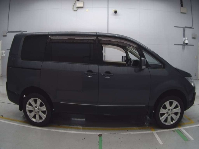 MITSUBISHI DELICA D5 2015