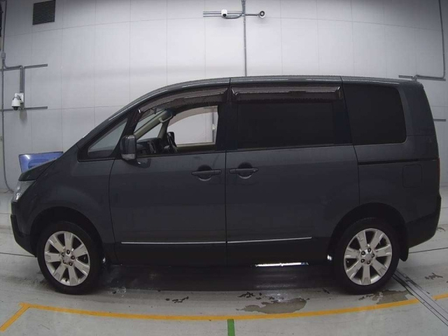 MITSUBISHI DELICA D5 2015