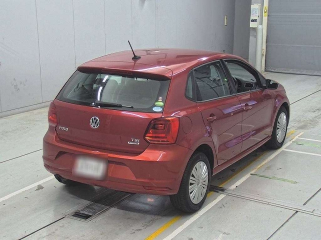 VOLKSWAGEN POLO 2016