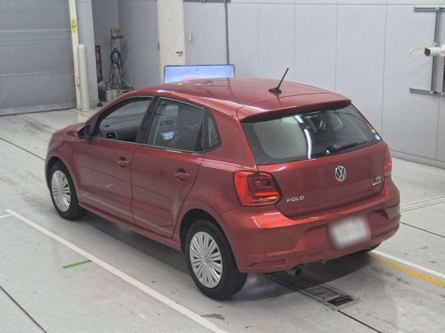 VOLKSWAGEN POLO 2016