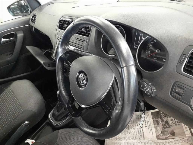 VOLKSWAGEN POLO 2016