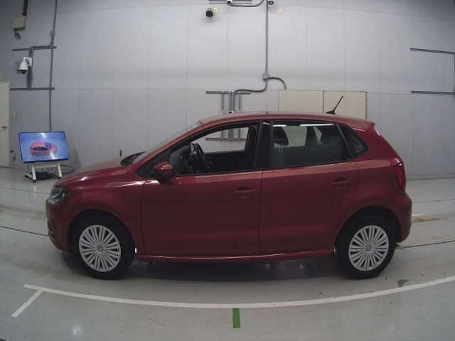 VOLKSWAGEN POLO 2016