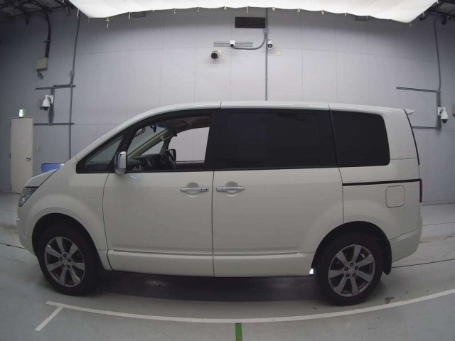 MITSUBISHI DELICA D5 2014
