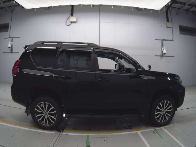TOYOTA LAND CRUISER PRADO 2019