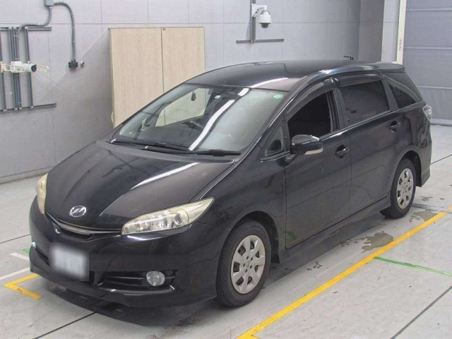 TOYOTA WISH 2013