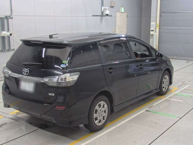 TOYOTA WISH 2013
