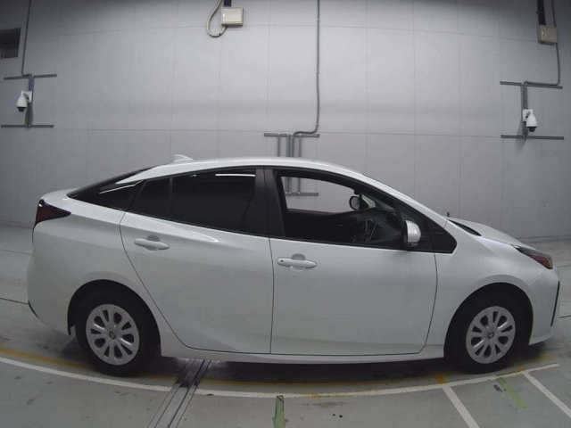 TOYOTA PRIUS 2022