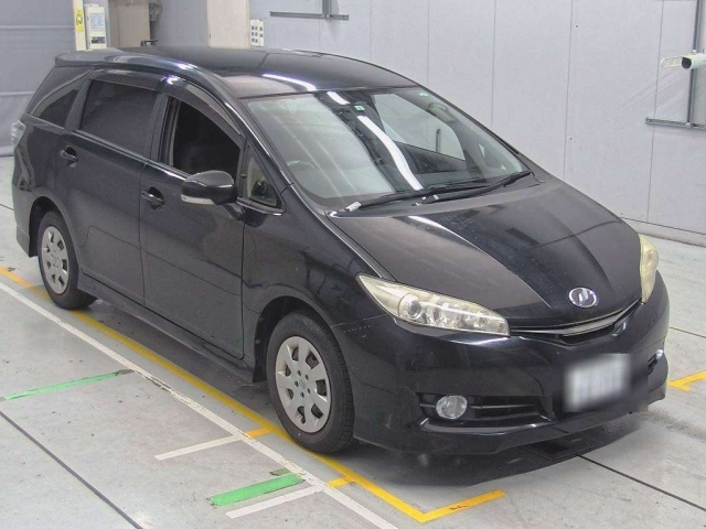 TOYOTA WISH 2013