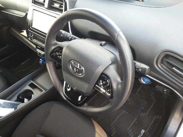 TOYOTA PRIUS 2022