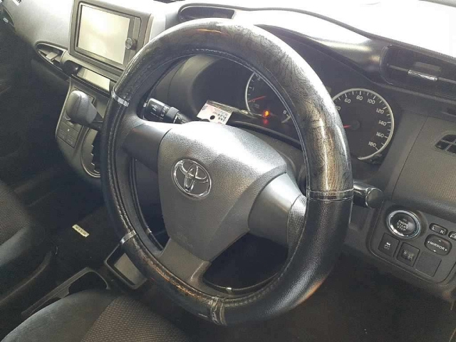 TOYOTA WISH 2013