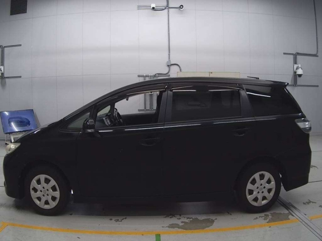 TOYOTA WISH 2013