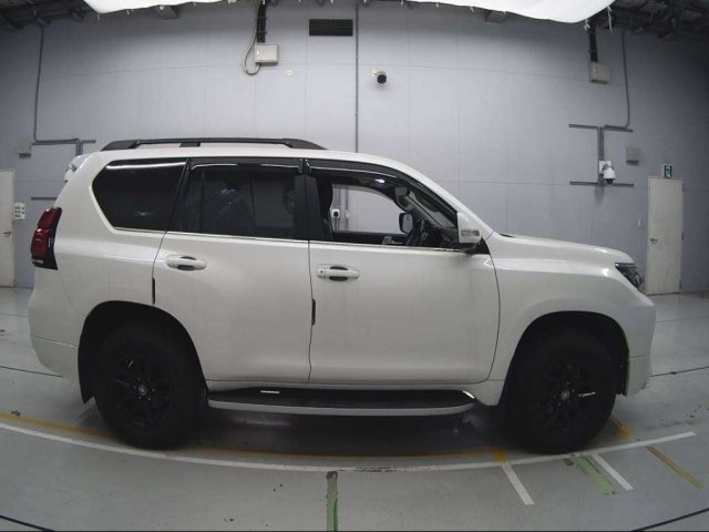 TOYOTA LAND CRUISER PRADO 2018