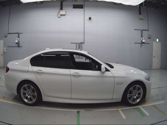 BMW 5 SERIES 2012
