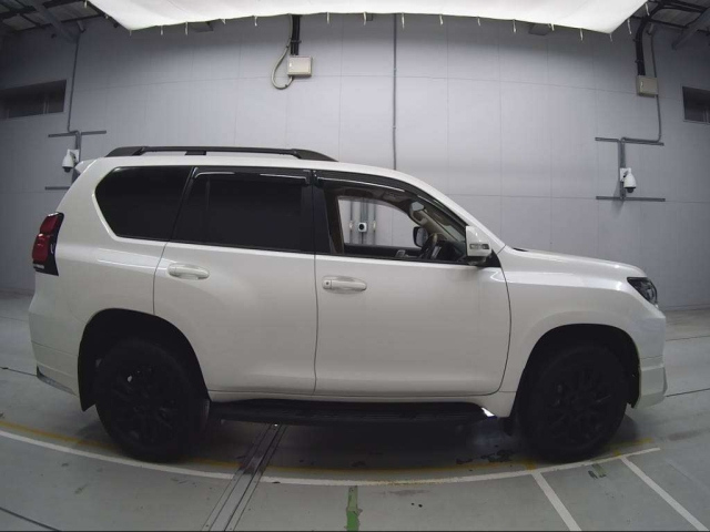 TOYOTA LAND CRUISER PRADO 2022