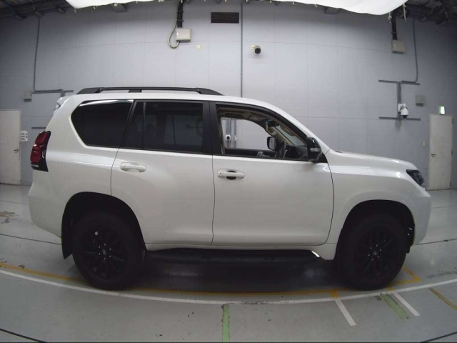 TOYOTA LAND CRUISER PRADO 2023