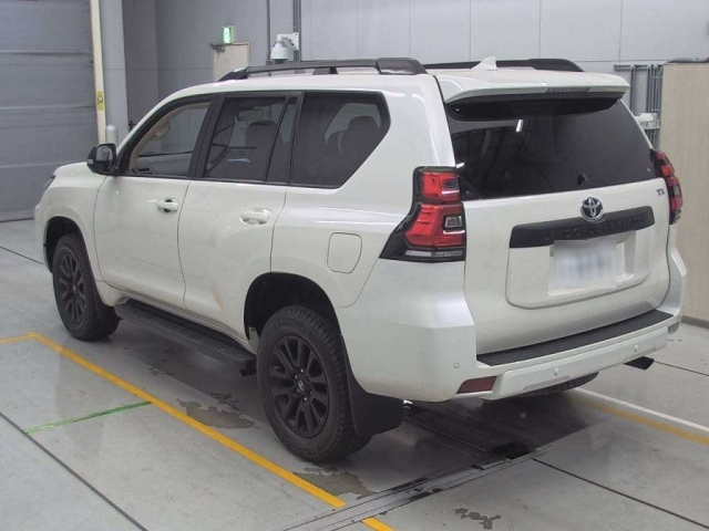 TOYOTA LAND CRUISER PRADO 2023