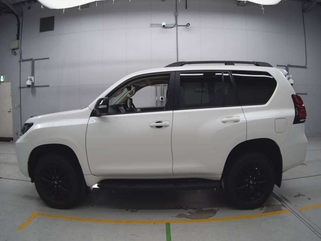 TOYOTA LAND CRUISER PRADO 2023